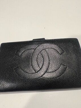 Stunning pebbled CHANEL wallet!